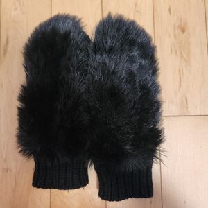 FLUFFY FAUX  FUR MITTENS